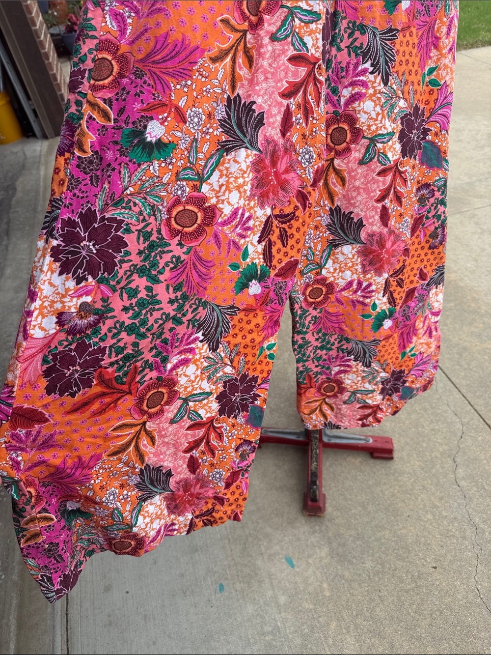 LOFT Floral wide leg capri’s  in Coral, Orange & Green